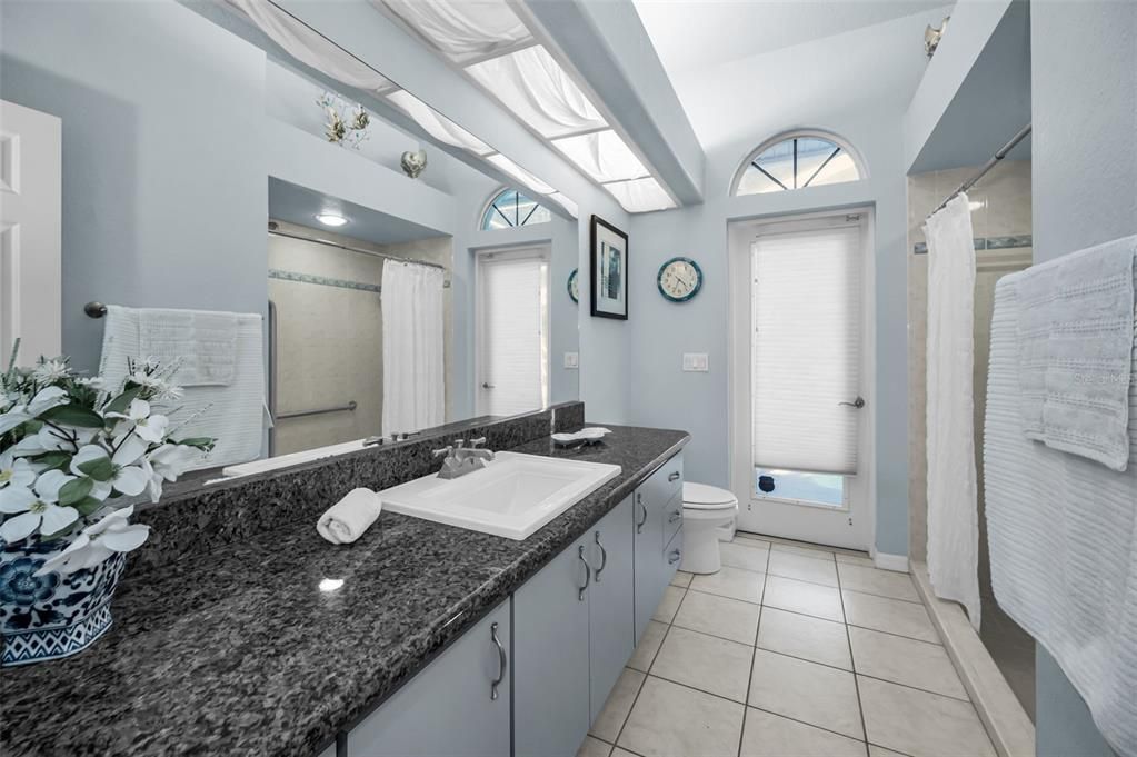 En Venta: $899,000 (4 camas, 3 baños, 2786 Pies cuadrados)