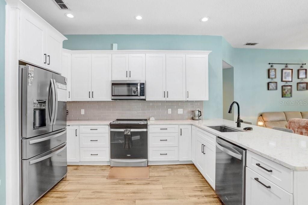 Activo con contrato: $585,000 (5 camas, 3 baños, 2557 Pies cuadrados)