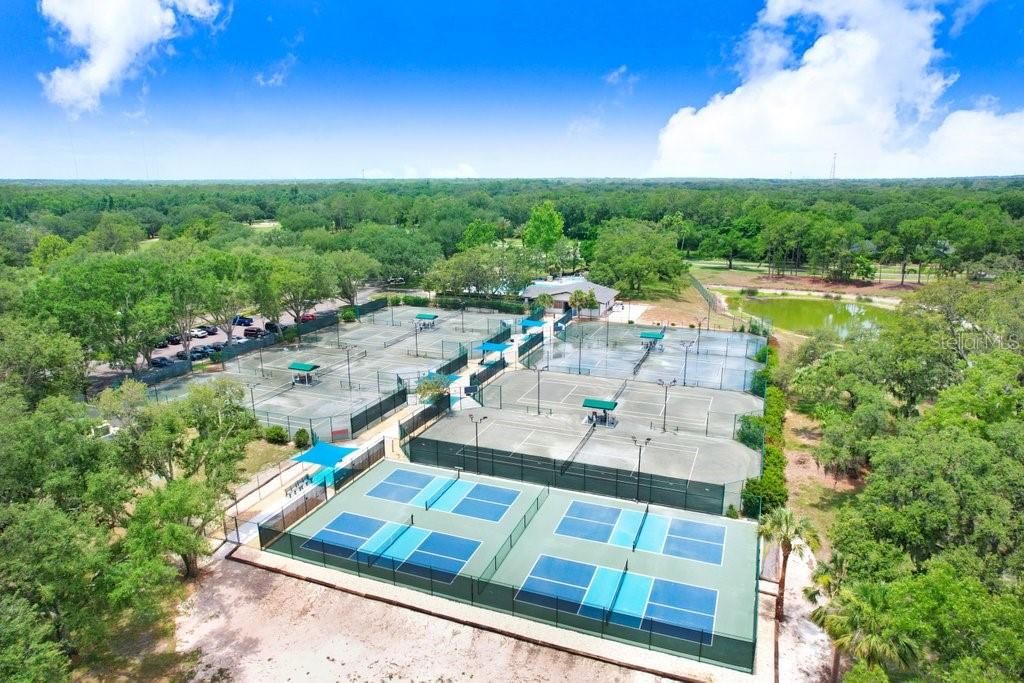 Activo con contrato: $585,000 (5 camas, 3 baños, 2557 Pies cuadrados)
