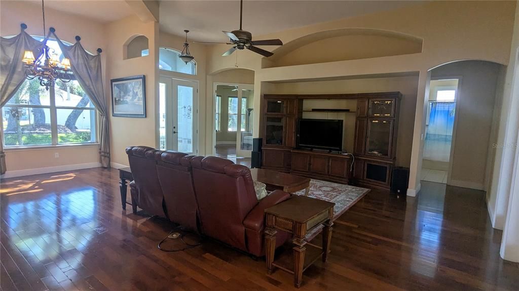 For Sale: $599,900 (4 beds, 3 baths, 2787 Square Feet)