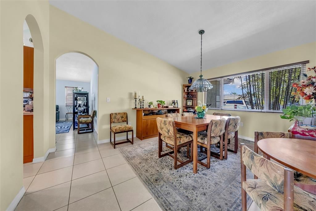 Activo con contrato: $687,900 (3 camas, 2 baños, 1794 Pies cuadrados)