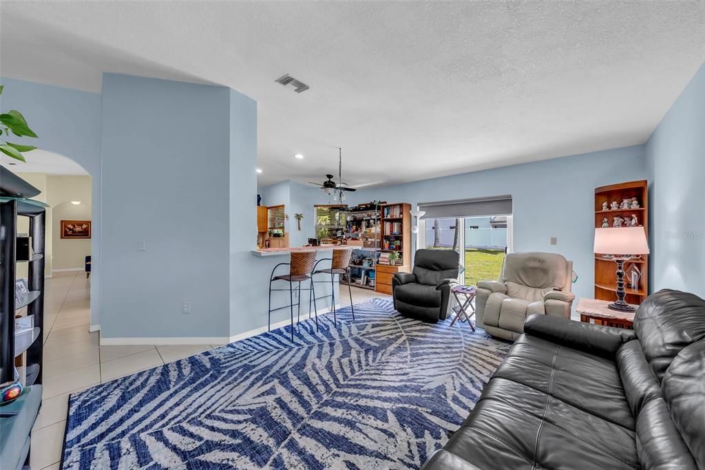 Activo con contrato: $687,900 (3 camas, 2 baños, 1794 Pies cuadrados)