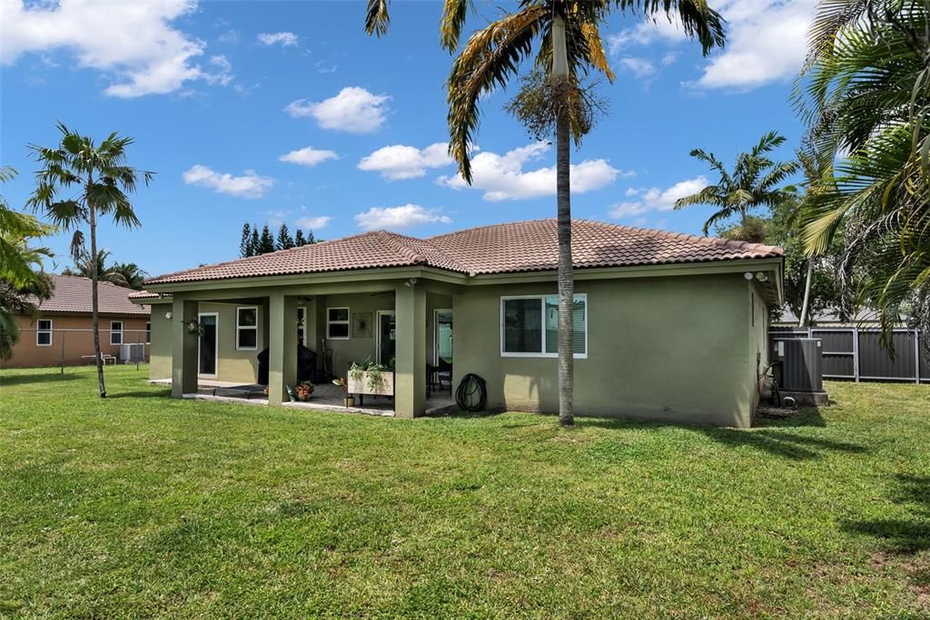 Activo con contrato: $687,900 (3 camas, 2 baños, 1794 Pies cuadrados)