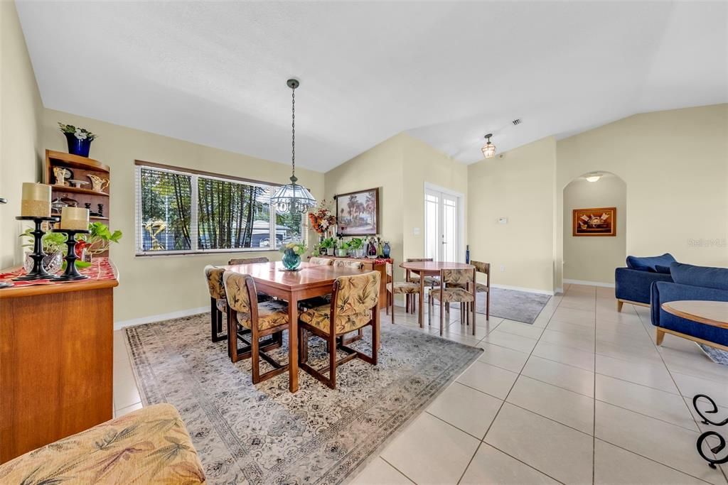 Activo con contrato: $687,900 (3 camas, 2 baños, 1794 Pies cuadrados)