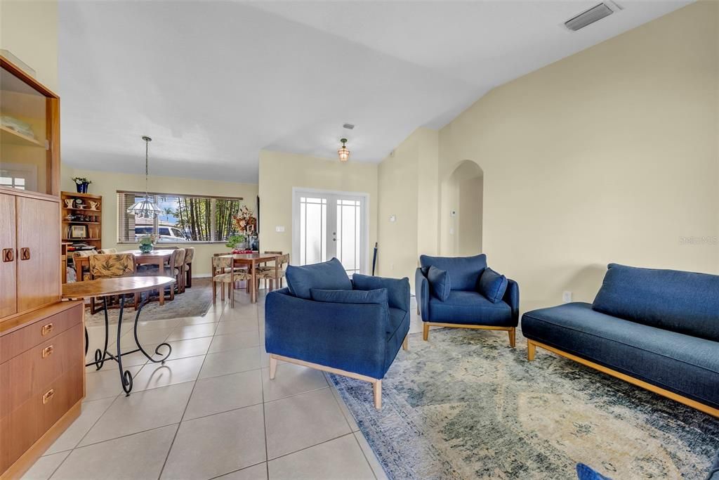 Activo con contrato: $687,900 (3 camas, 2 baños, 1794 Pies cuadrados)