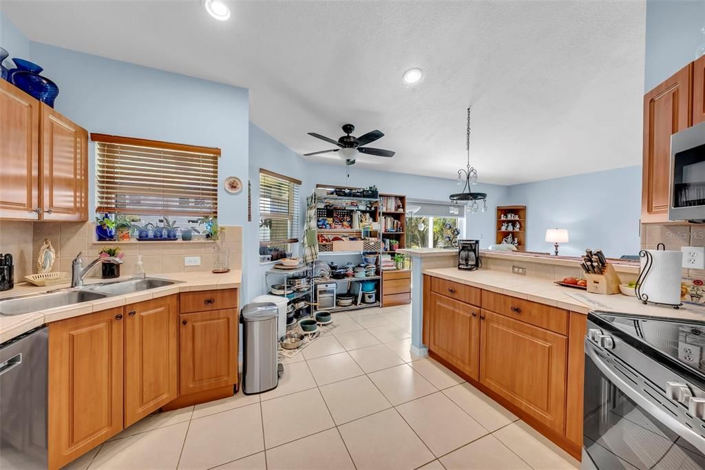 Activo con contrato: $687,900 (3 camas, 2 baños, 1794 Pies cuadrados)