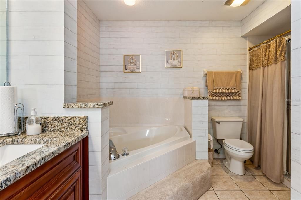 На продажу: $269,900 (2 спален, 2 ванн, 1530 Квадратных фут)