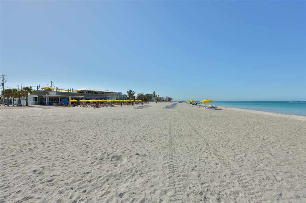 For Sale: $220,000 (1 beds, 1 baths, 645 Square Feet)