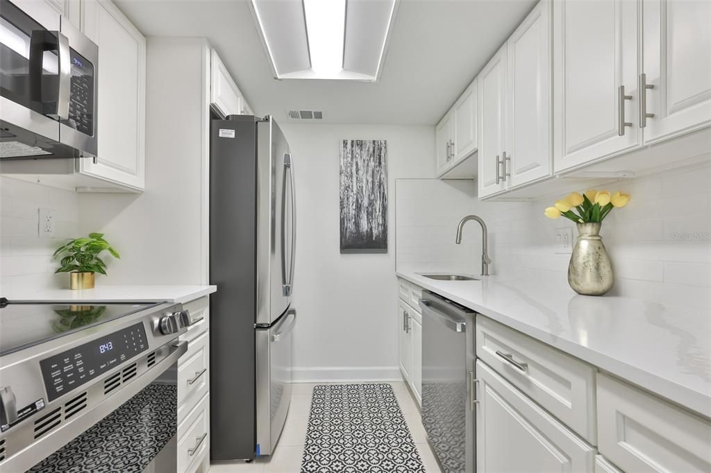 For Sale: $220,000 (1 beds, 1 baths, 645 Square Feet)