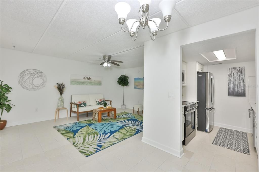 For Sale: $220,000 (1 beds, 1 baths, 645 Square Feet)