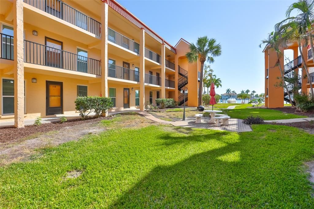 For Sale: $220,000 (1 beds, 1 baths, 645 Square Feet)