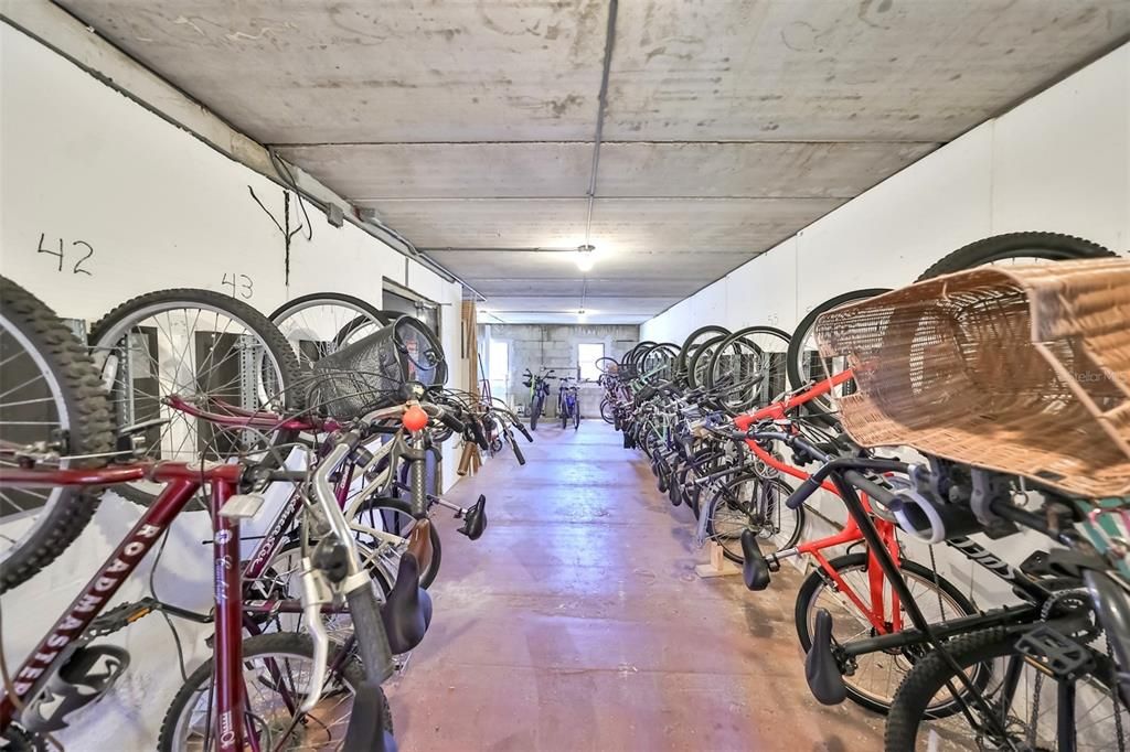 For Sale: $220,000 (1 beds, 1 baths, 645 Square Feet)