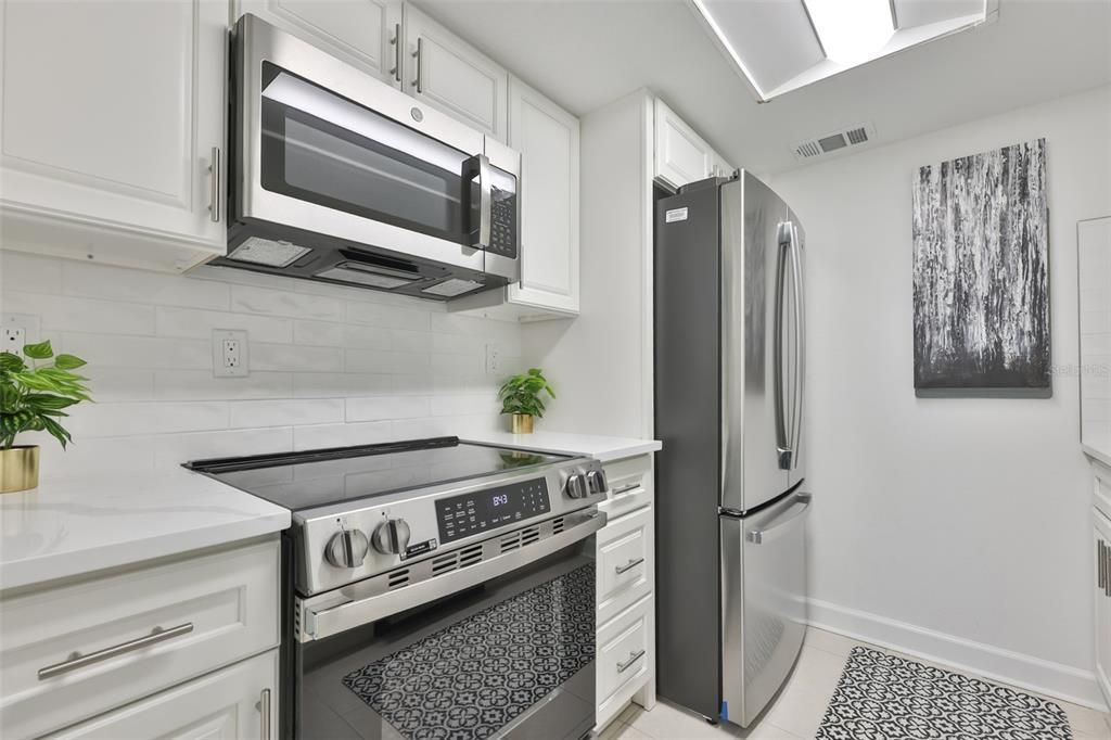 For Sale: $220,000 (1 beds, 1 baths, 645 Square Feet)