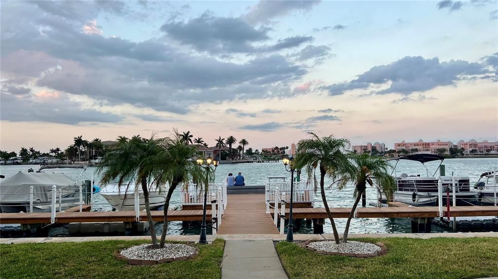 For Sale: $220,000 (1 beds, 1 baths, 645 Square Feet)