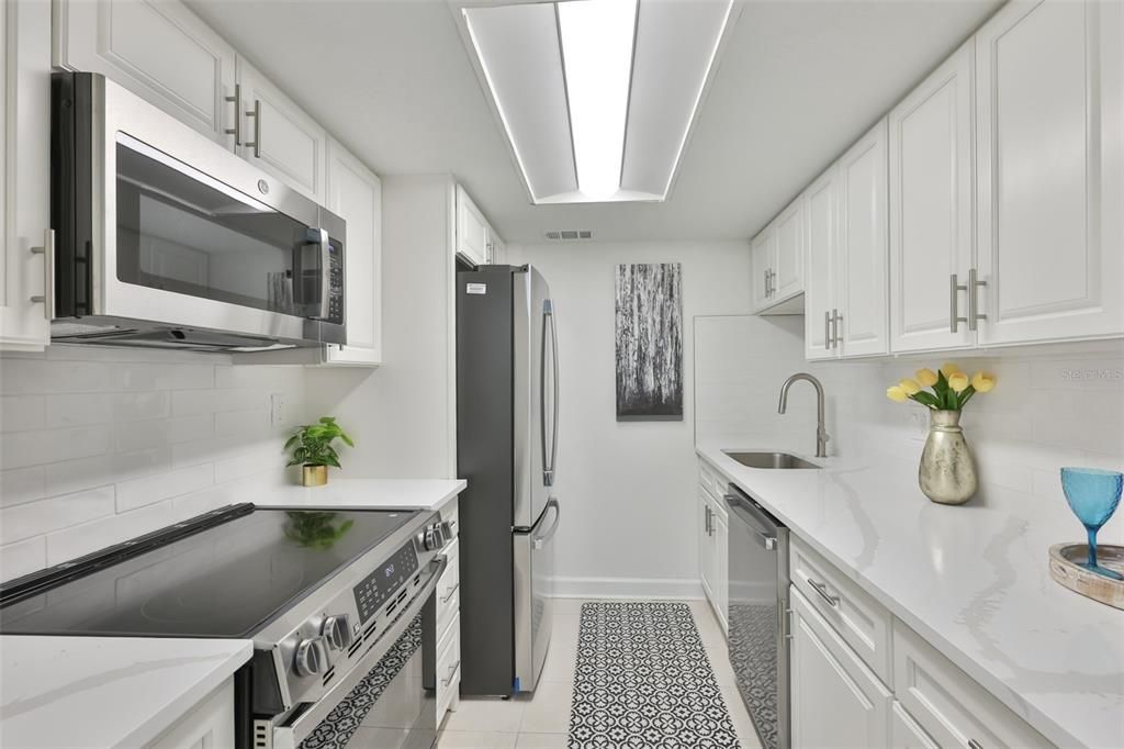 For Sale: $220,000 (1 beds, 1 baths, 645 Square Feet)