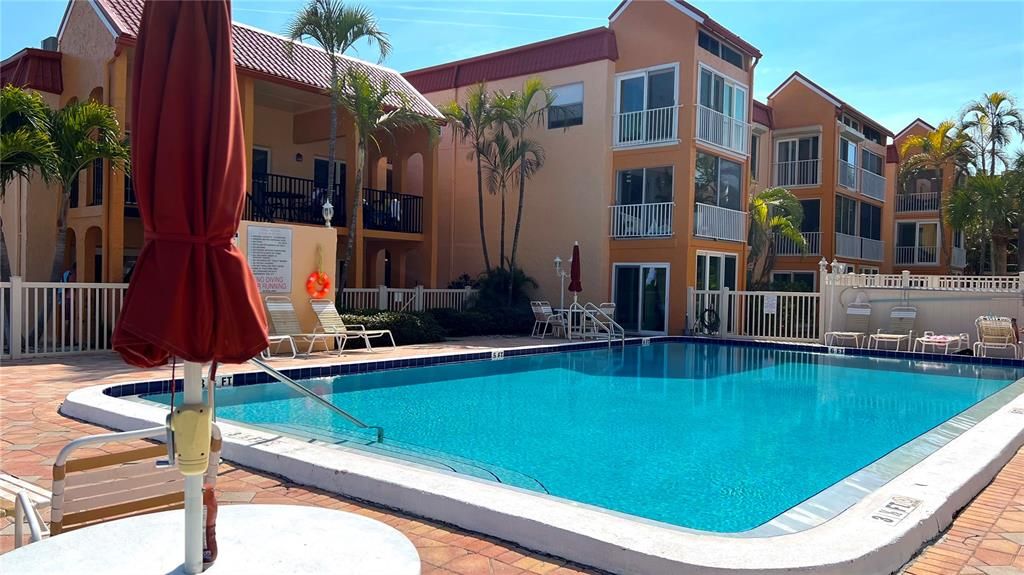For Sale: $220,000 (1 beds, 1 baths, 645 Square Feet)