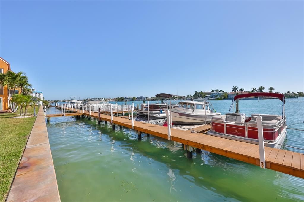For Sale: $220,000 (1 beds, 1 baths, 645 Square Feet)
