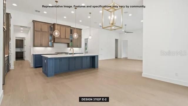 Под контрактом: $1,125,900 (4 спален, 4 ванн, 3702 Квадратных фут)