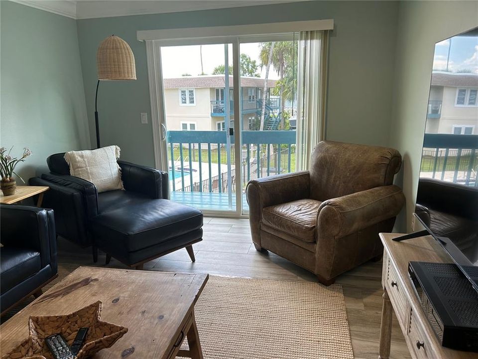 For Sale: $450,000 (2 beds, 2 baths, 1056 Square Feet)