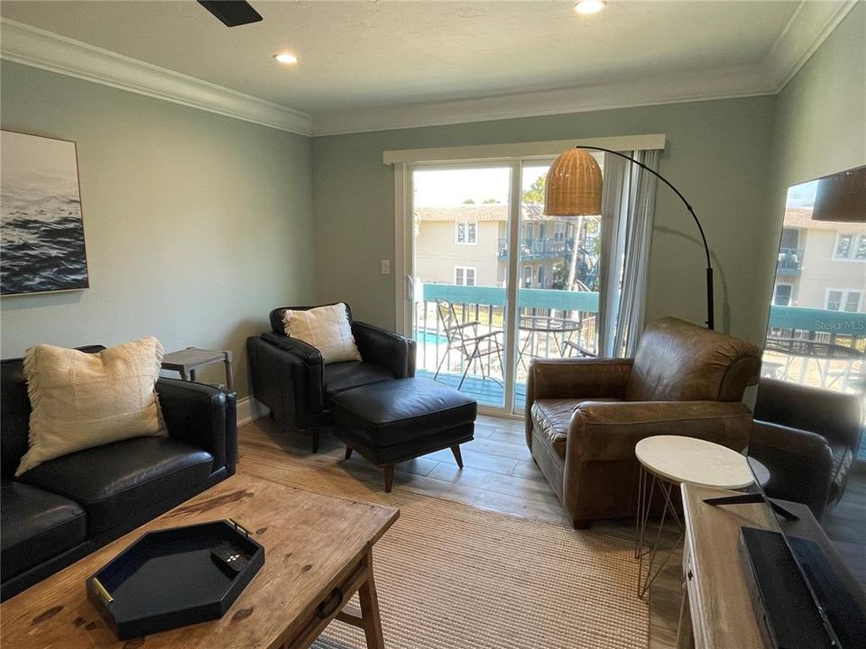 For Sale: $450,000 (2 beds, 2 baths, 1056 Square Feet)
