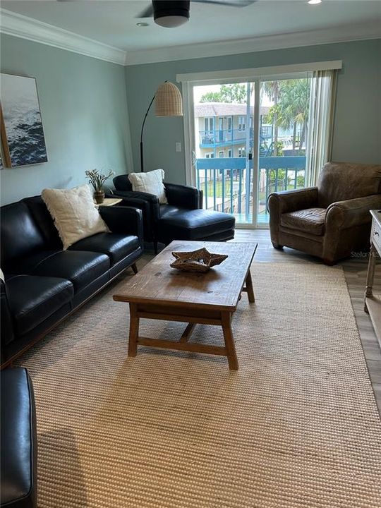 For Sale: $450,000 (2 beds, 2 baths, 1056 Square Feet)
