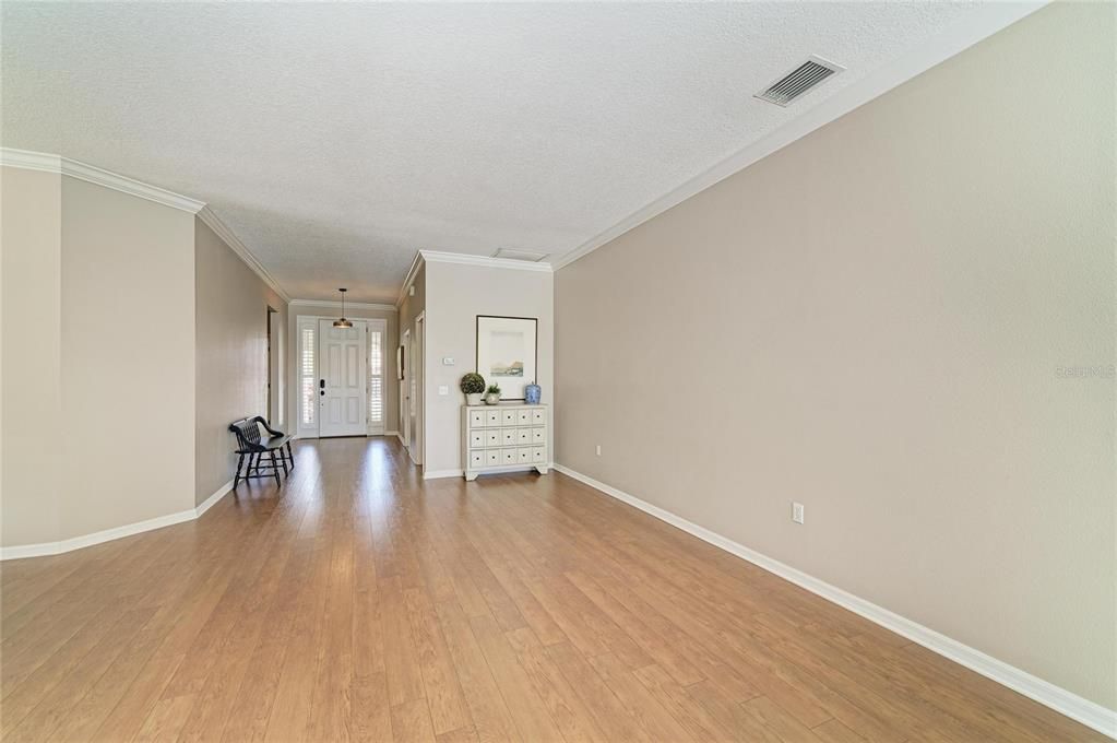 Activo con contrato: $525,000 (3 camas, 2 baños, 2093 Pies cuadrados)