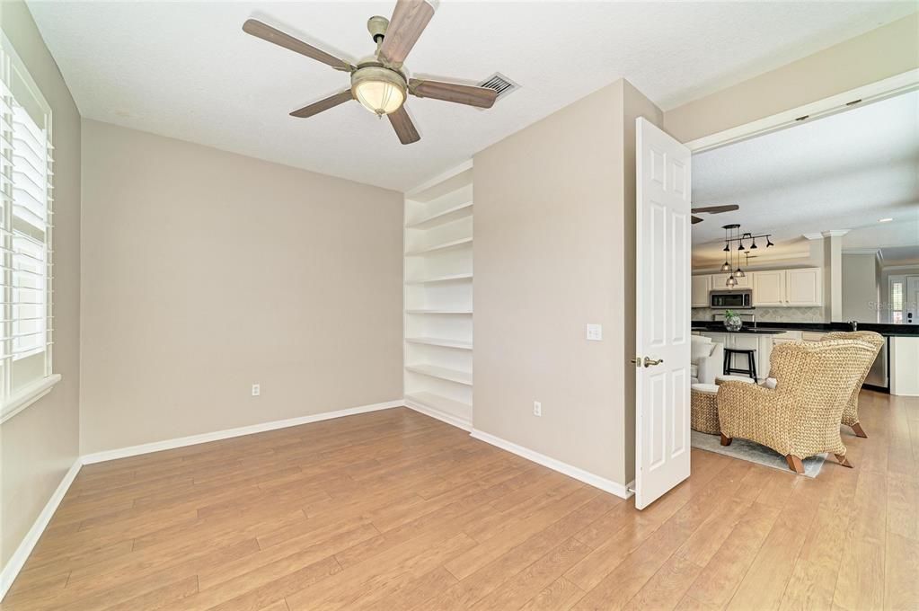 Activo con contrato: $525,000 (3 camas, 2 baños, 2093 Pies cuadrados)