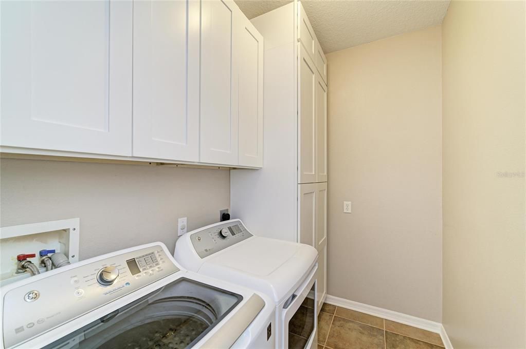 Activo con contrato: $525,000 (3 camas, 2 baños, 2093 Pies cuadrados)