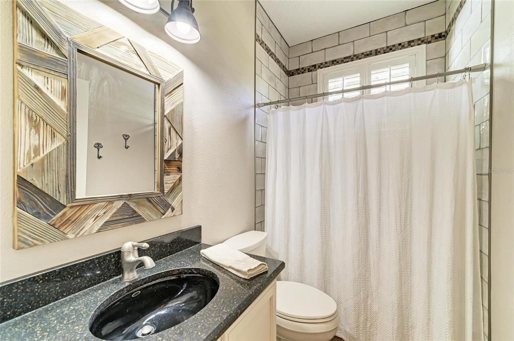 Activo con contrato: $525,000 (3 camas, 2 baños, 2093 Pies cuadrados)