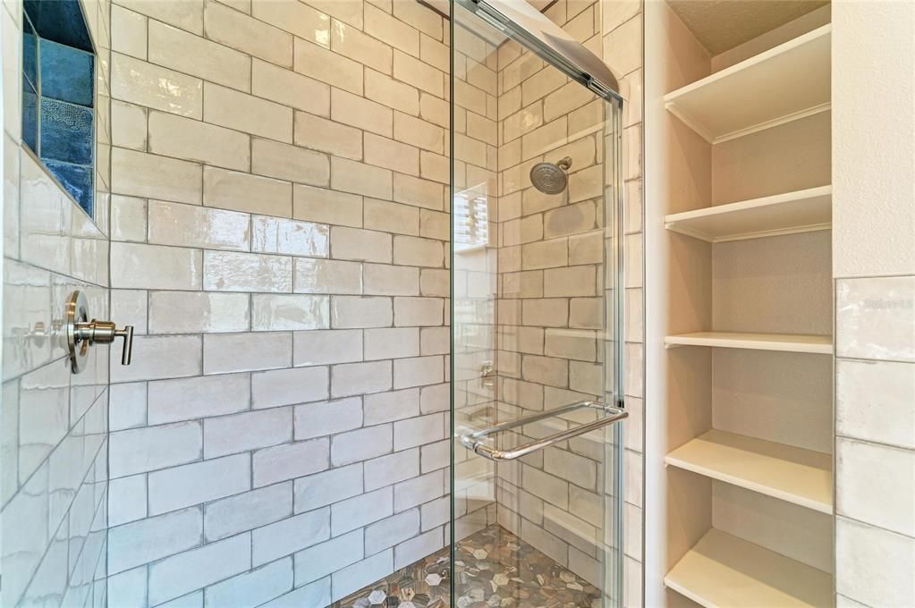 Activo con contrato: $525,000 (3 camas, 2 baños, 2093 Pies cuadrados)