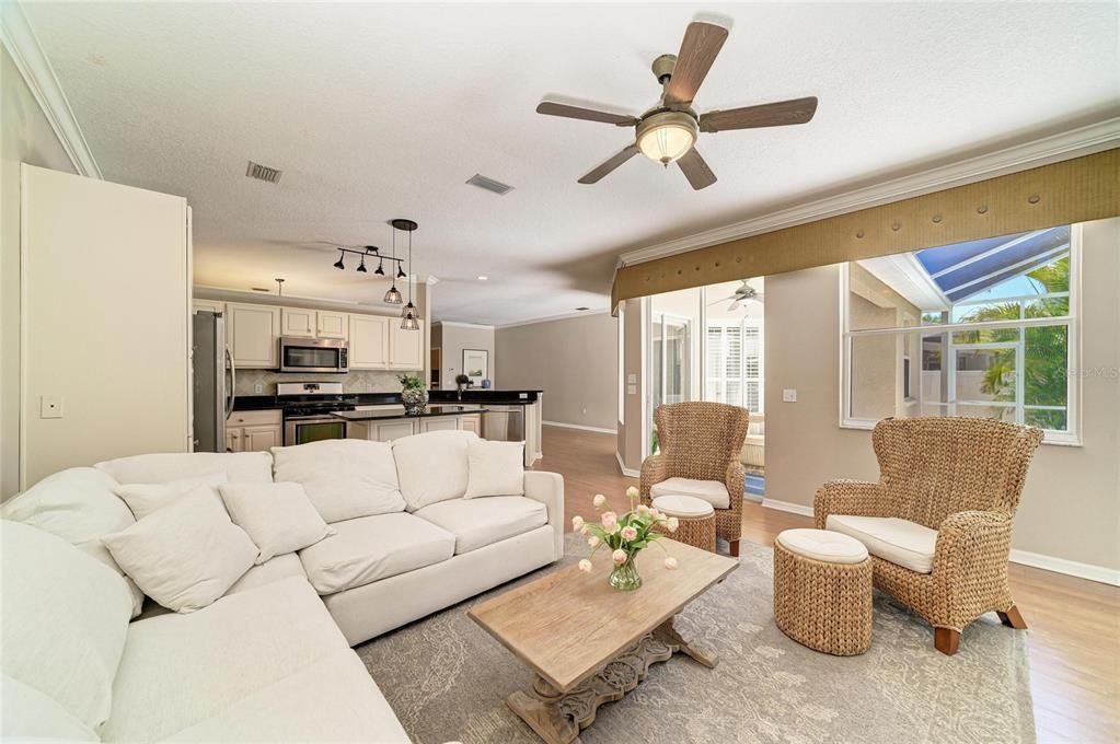 Activo con contrato: $525,000 (3 camas, 2 baños, 2093 Pies cuadrados)