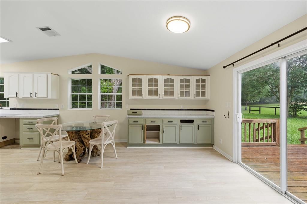 For Sale: $460,000 (3 beds, 2 baths, 1818 Square Feet)