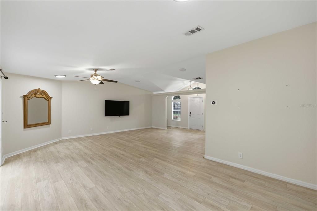 For Sale: $460,000 (3 beds, 2 baths, 1818 Square Feet)