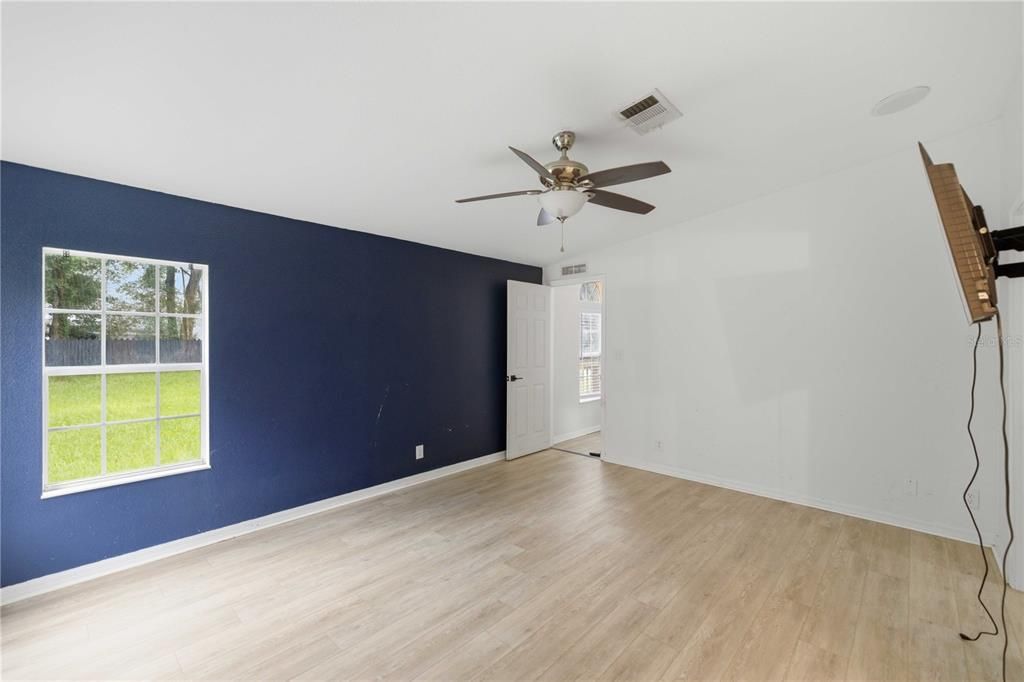For Sale: $460,000 (3 beds, 2 baths, 1818 Square Feet)