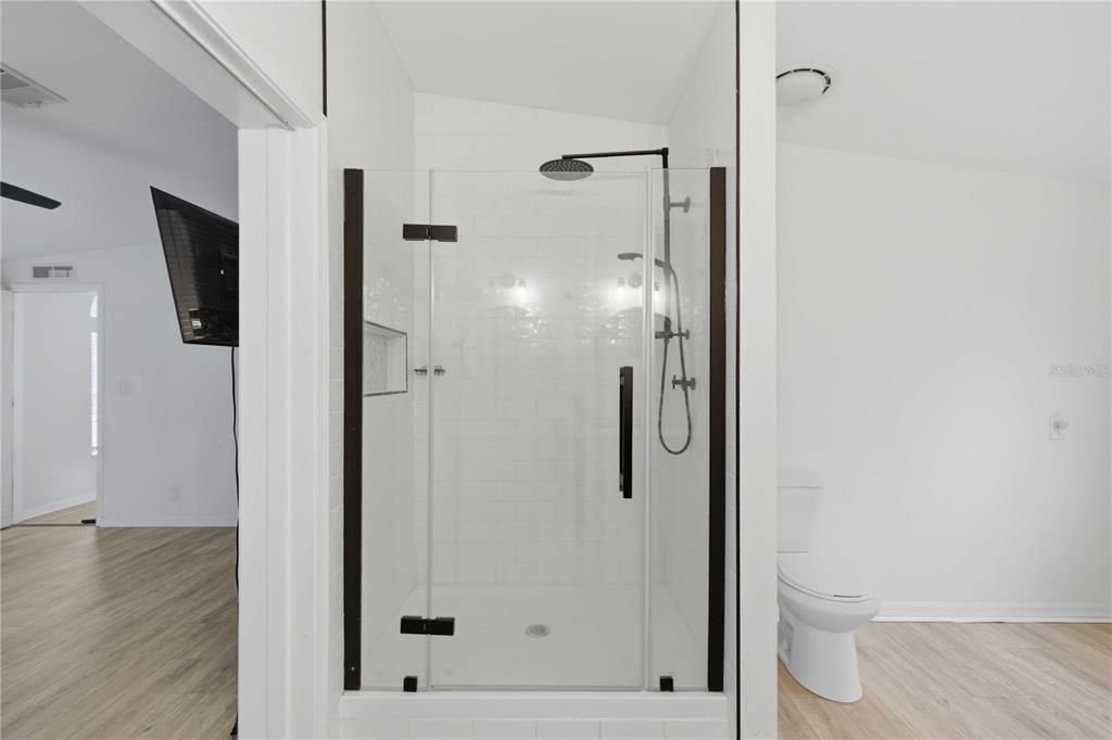 For Sale: $460,000 (3 beds, 2 baths, 1818 Square Feet)