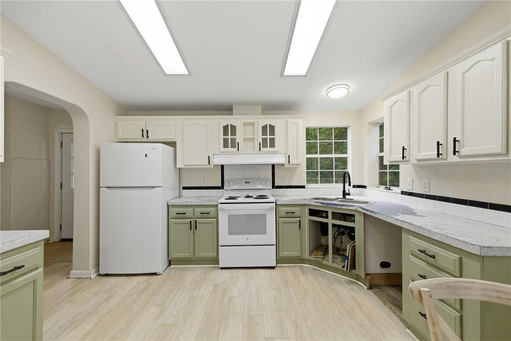 For Sale: $460,000 (3 beds, 2 baths, 1818 Square Feet)