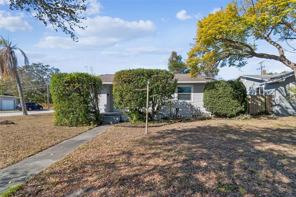Active With Contract: $2,600 (3 beds, 2 baths, 1768 Square Feet)