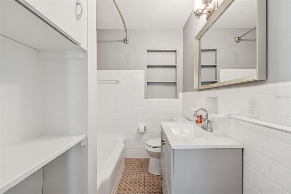 Active With Contract: $2,600 (3 beds, 2 baths, 1768 Square Feet)