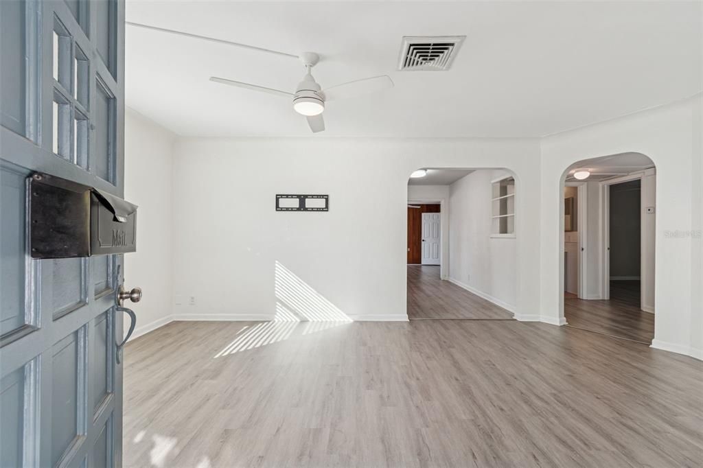 Active With Contract: $2,600 (3 beds, 2 baths, 1768 Square Feet)