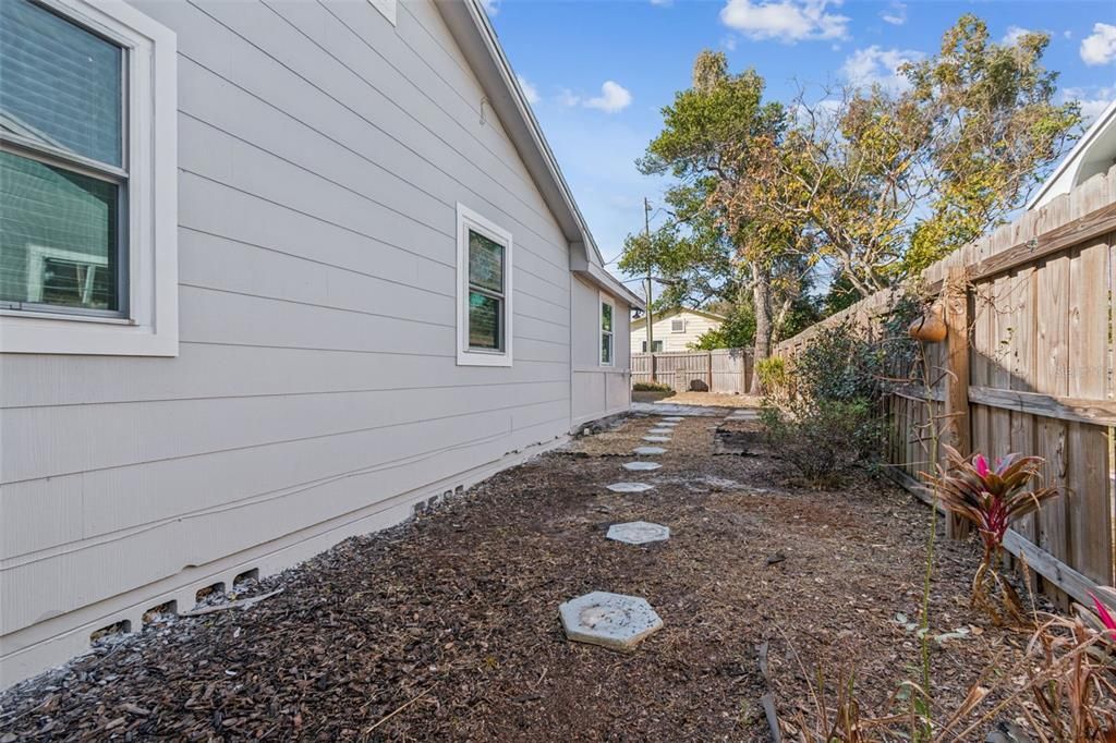 Active With Contract: $2,600 (3 beds, 2 baths, 1768 Square Feet)