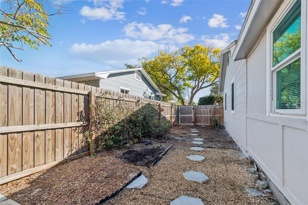 Active With Contract: $2,600 (3 beds, 2 baths, 1768 Square Feet)