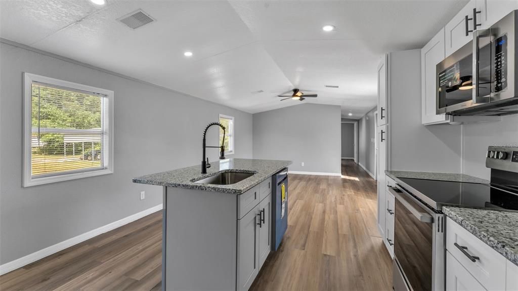 Active With Contract: $230,000 (3 beds, 2 baths, 858 Square Feet)