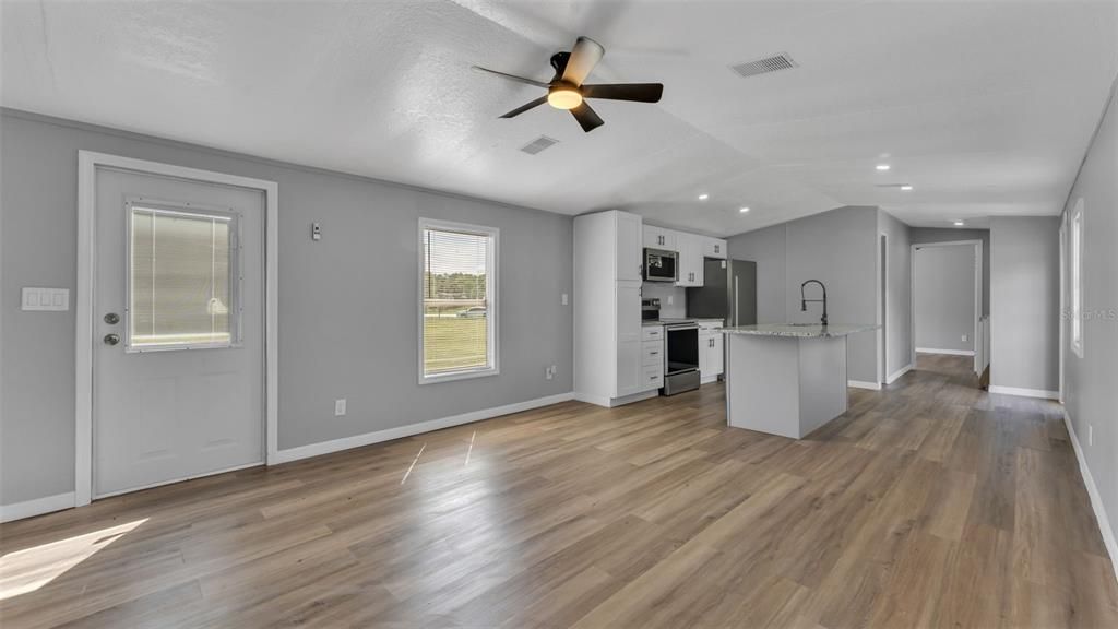 Active With Contract: $230,000 (3 beds, 2 baths, 858 Square Feet)