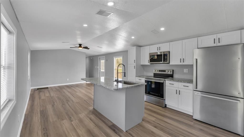 Active With Contract: $230,000 (3 beds, 2 baths, 858 Square Feet)