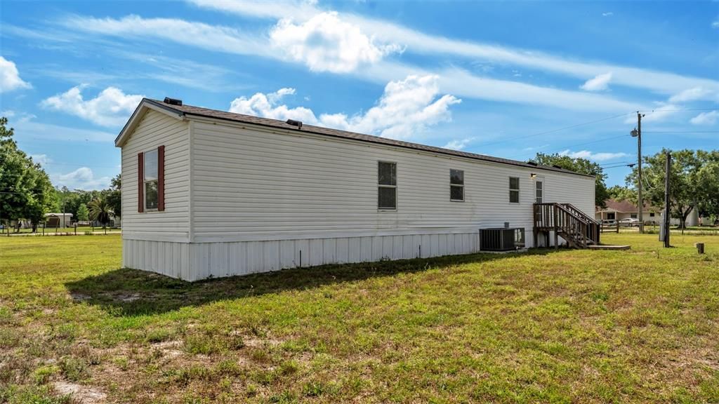 Active With Contract: $230,000 (3 beds, 2 baths, 858 Square Feet)