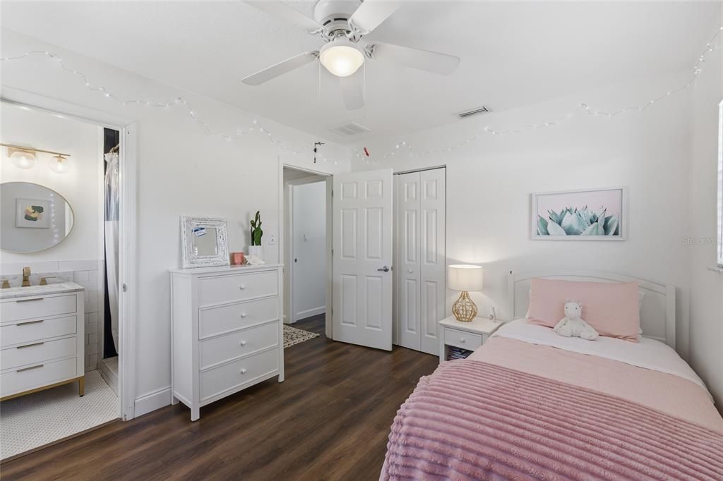 Activo con contrato: $499,990 (4 camas, 2 baños, 1526 Pies cuadrados)