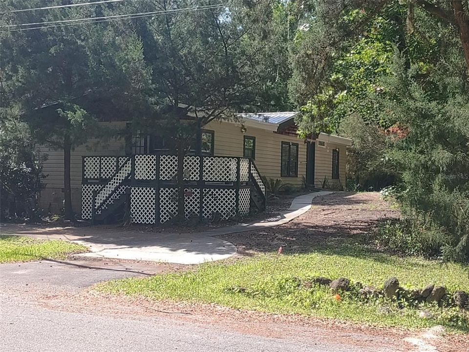 For Sale: $325,000 (5 beds, 3 baths, 2094 Square Feet)