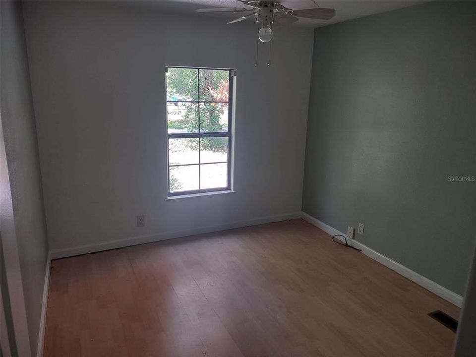 For Sale: $325,000 (5 beds, 3 baths, 2094 Square Feet)