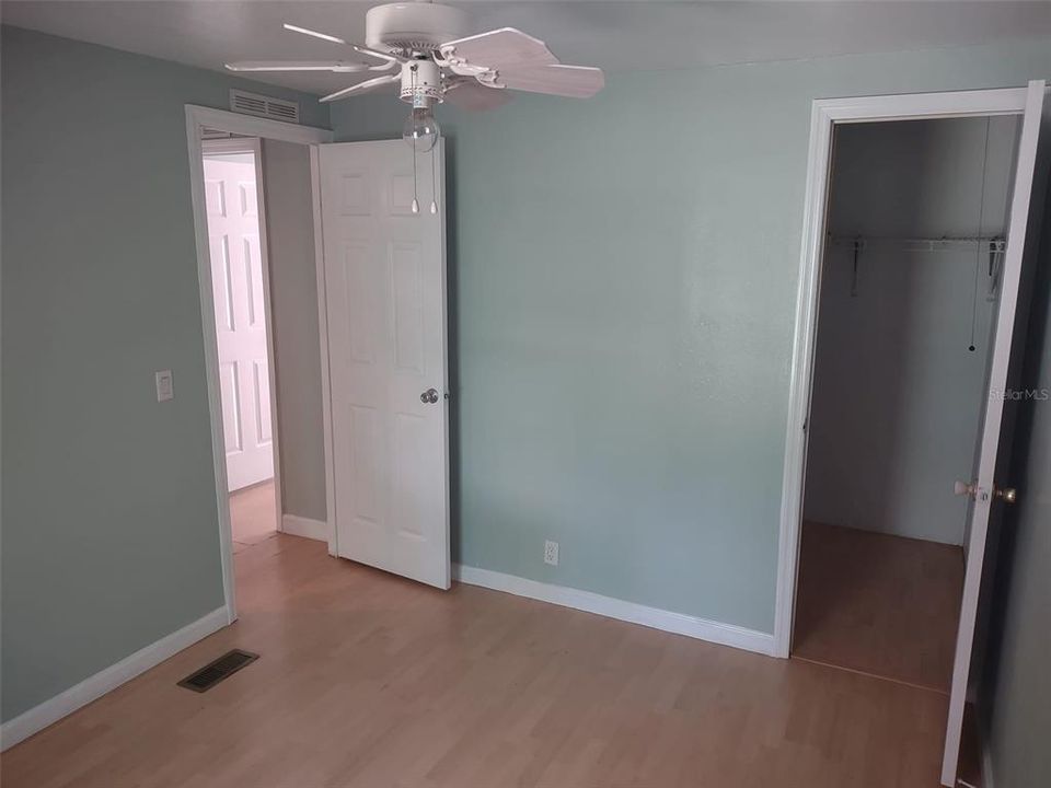 For Sale: $325,000 (5 beds, 3 baths, 2094 Square Feet)
