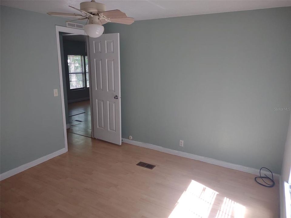 For Sale: $325,000 (5 beds, 3 baths, 2094 Square Feet)
